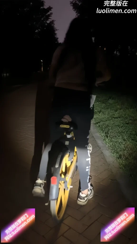 图片[16]-推特黑白dom老Zz 最新私拍合集 极限SM调教萝莉御姐人妻教师母狗 捆绑鞭打灌肠舔脚多场景-反差网