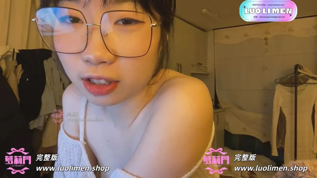 图片[5]-清纯眼镜学生妹可爱自拍 脱光后秒变淫娃 与男友露脸性爱-反差网