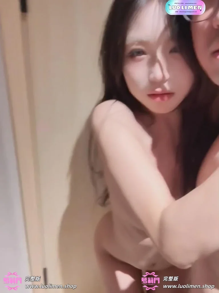 图片[1]-穿着衣服贼高冷 脱了衣服变成淫荡母狗 女神一步步沦陷-反差网
